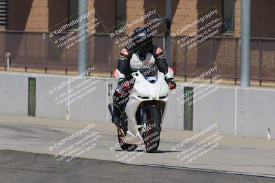 media/Aug-26-2022-Fastrack Riders (Fri) [[055e3b3c9d]]/level 2/Session 1 Start Finish/